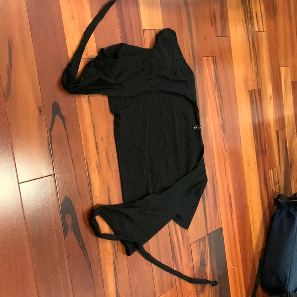 Womens medium tie in front black crop top.